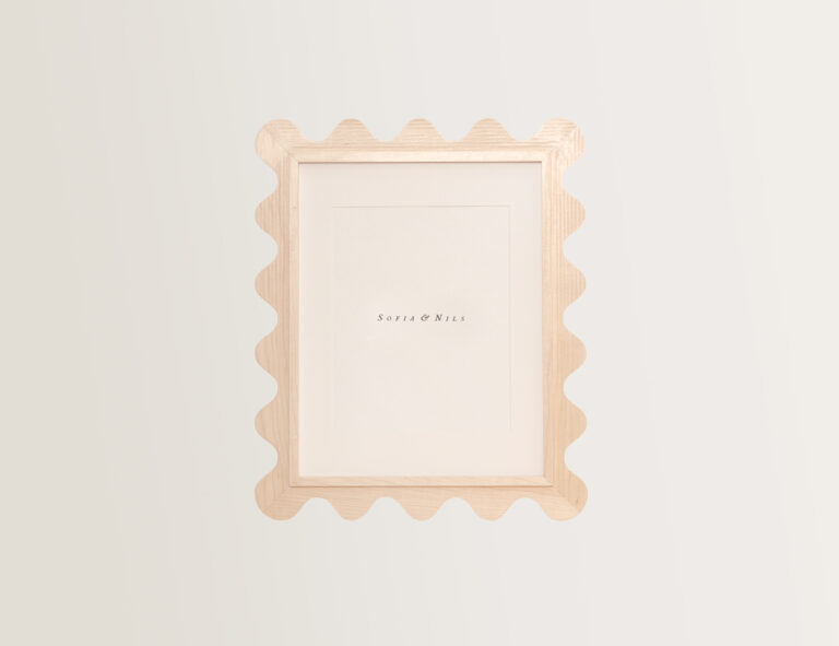 Maple 11x14 scalloped frame, front view