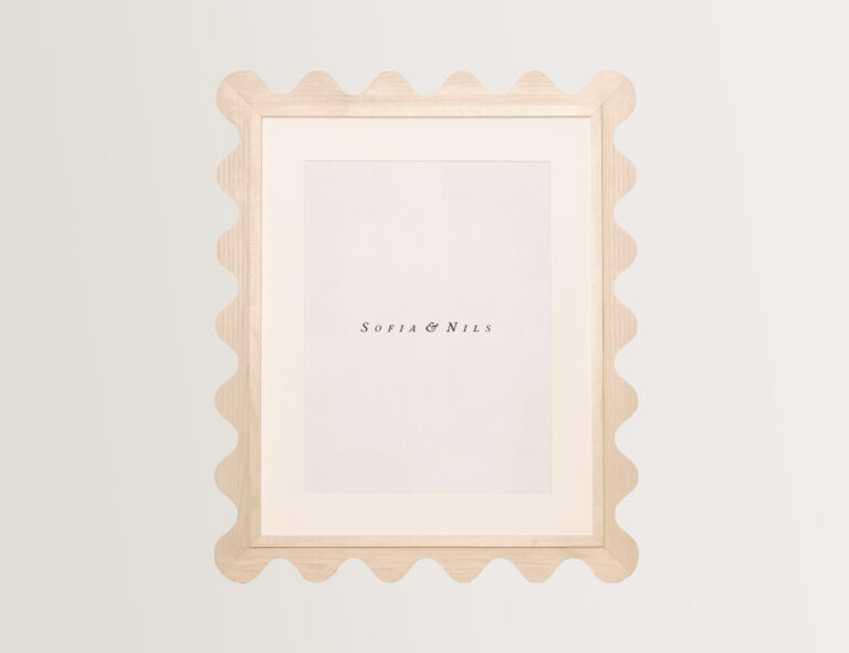 Maple 16x20 scalloped frame, front view