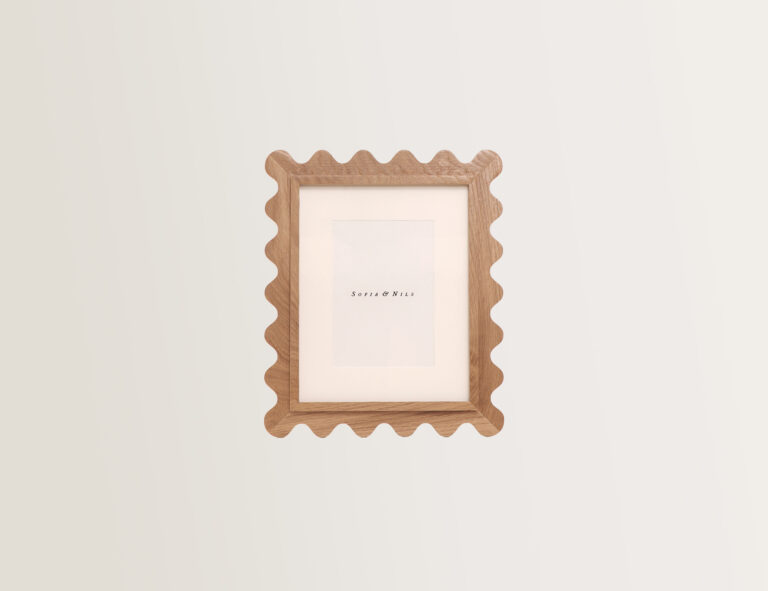 White oak 8x10 scalloped frame, front view