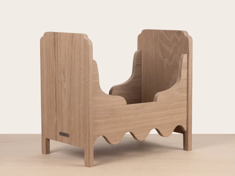 Wooden dollbed