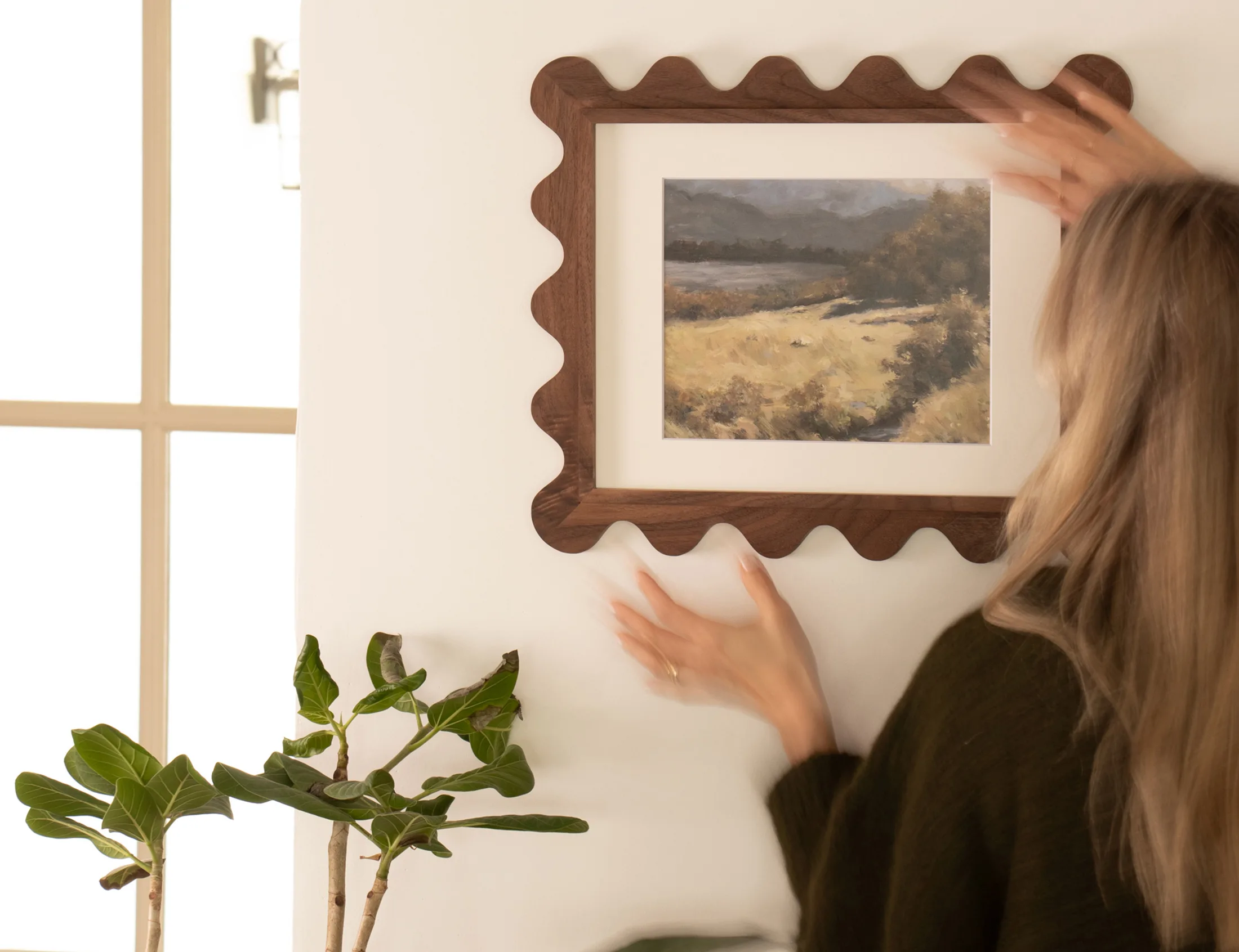 Walnut scallop picture frame